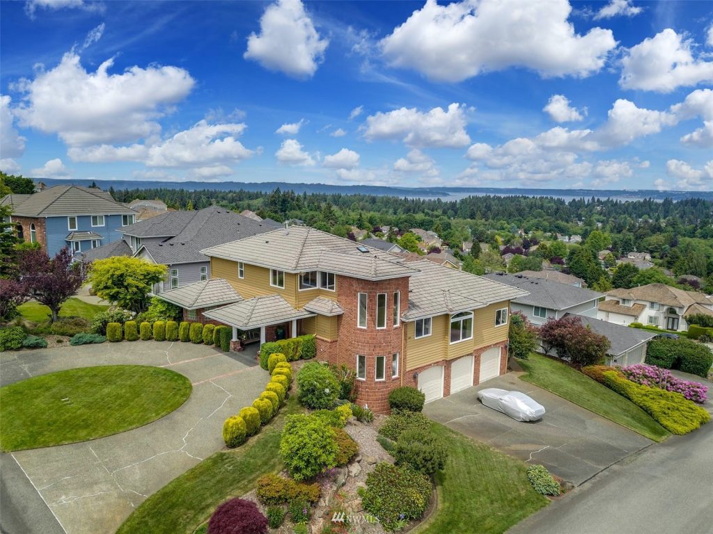 Palatial 4Bedroom, 4.5Bath Masterpiece with Panoramic Views in